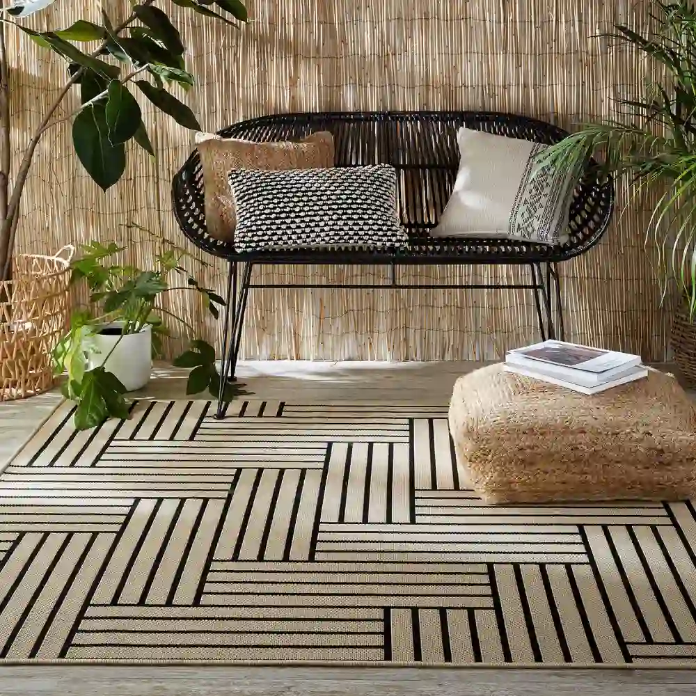 High-quality outdoor rug with anti-slip backing